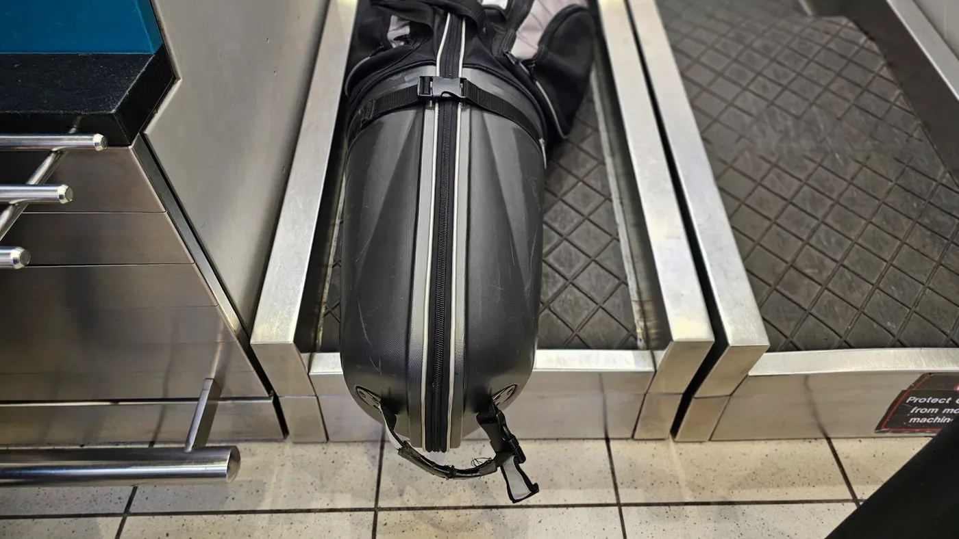 Bästa resefodral för golf på bagagebandet i flygplatsincheckning
